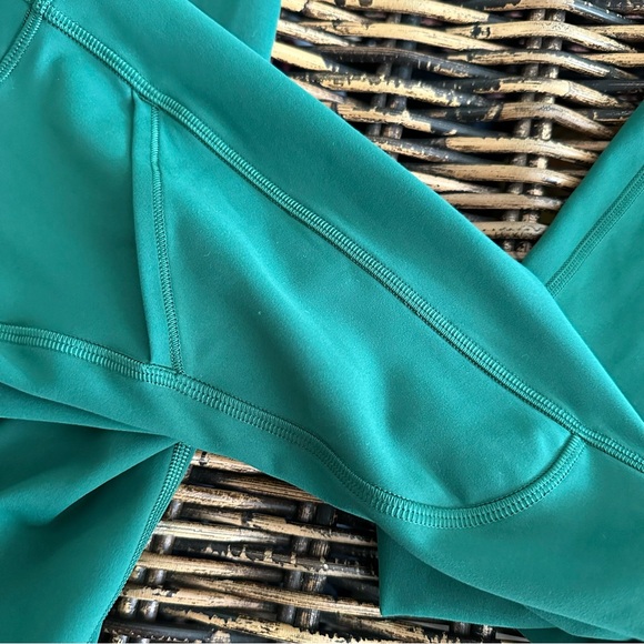 Lululemon Invigorate High-Rise Crop 23" Everglades Green size 4 - Picture 7 of 9
